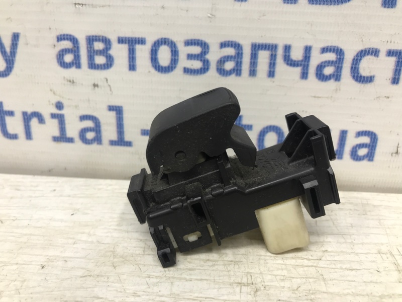 Кнопка стеклоподъемника Toyota RAV 4 2005-2012 A30 2.2 diesel 2ADFTV 8481052030 Б/У