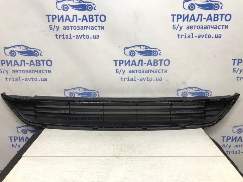 Решетка бампера центральная Toyota Avensis 2009-2018 T27 2.0 diesel 5311205100 Б/У