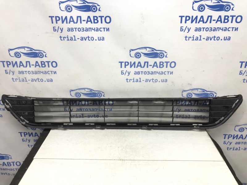 Решетка бампера центральная Avensis 2009-2018 T27 2.0 diesel