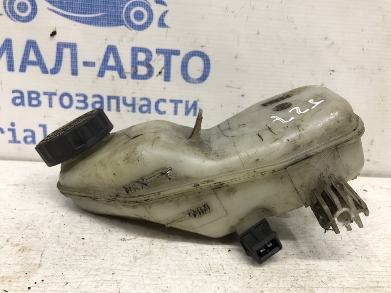 Бачок главного тормозного цилиндра Toyota Avensis 2009-2018 T27 2.0 diesel 4722009100 Б/У