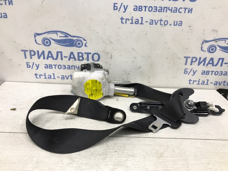 Ремень безопасности передний правый Toyota Avensis 2009-2018 T27 2.0 diesel 7321005110C2 Б/У