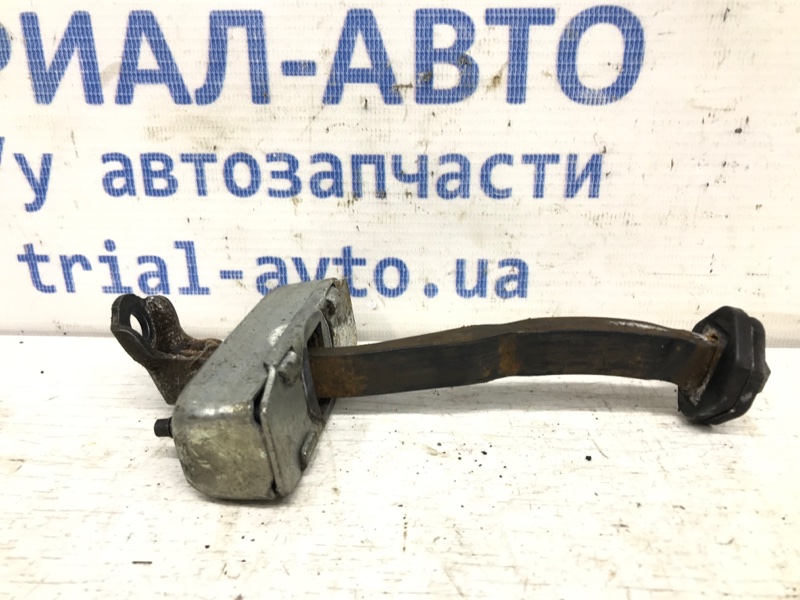 Ограничитель двери задний левый Toyota Avensis 2009-2018 T27 2.0 diesel 6863005050 Б/У