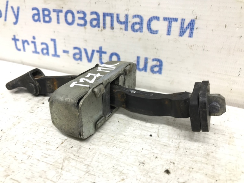 Ограничитель двери передний правый Toyota Avensis T27 2.0 diesel
