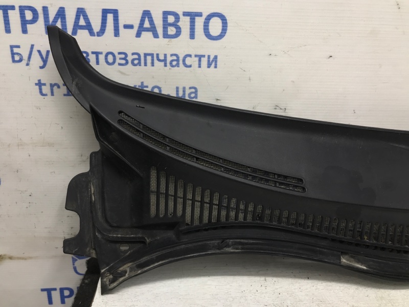 Дефлектор дворников правый Avensis 2003-2009 T25 2.2 diesel 2ADFTV