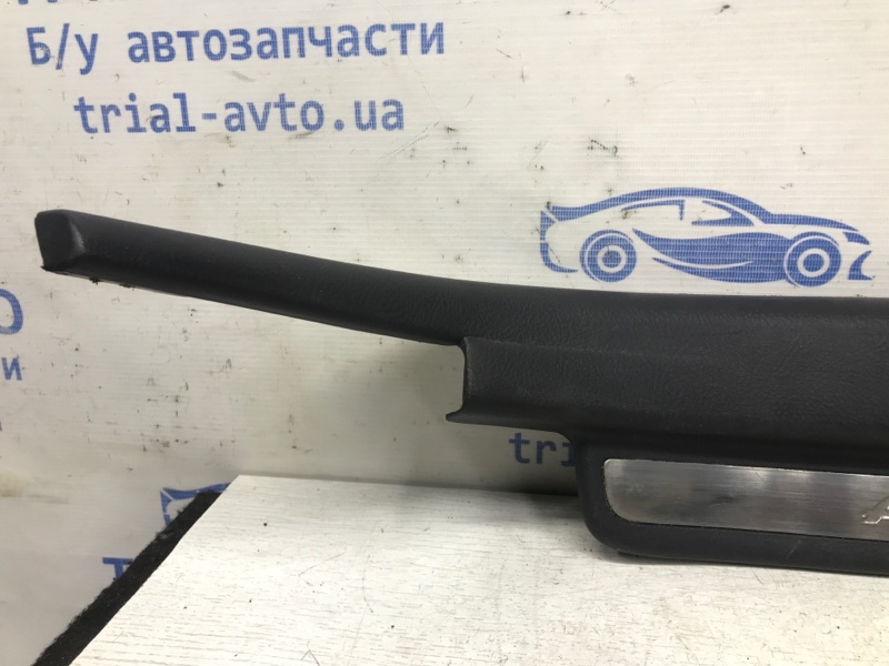 Накладка порога внешняя правая задняя правая Toyota Avensis T25 2.2 diesel 2ADFTV