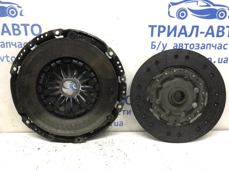 Корзина сцепления+Диск сцепления Avensis 2003-2009 T25 2.2 diesel 2ADFTV