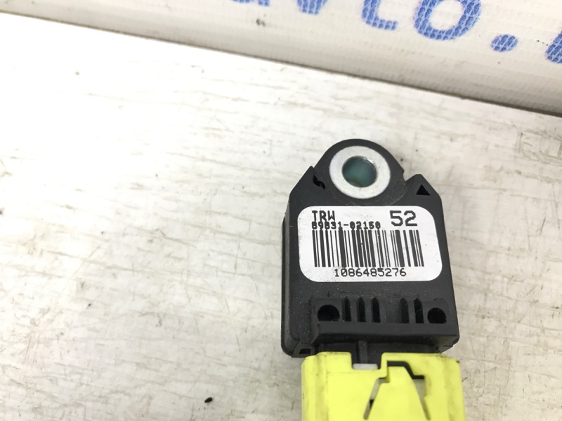 Датчик удара (AIRBAG) Toyota Avensis T27 2.0 diesel