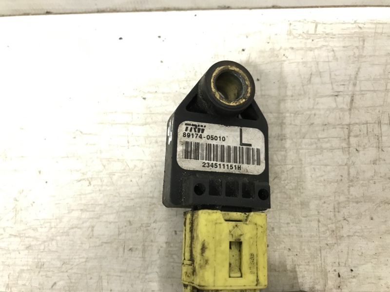 Датчик удара (AIRBAG) Toyota Avensis T27 2.0 diesel