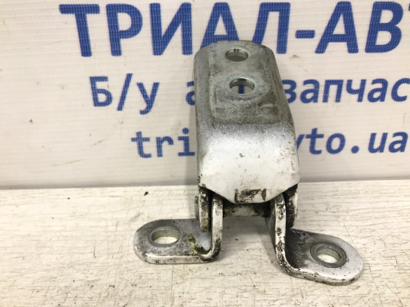 Петля двери передней правой верхняя Toyota Avensis 2009-2018 T27 2.0 diesel 6871002060 Б/У