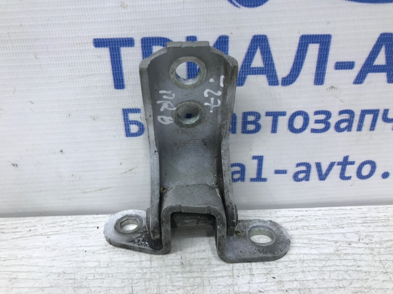 Петля двери передней правой верхняя Toyota Avensis T27 2.0 diesel