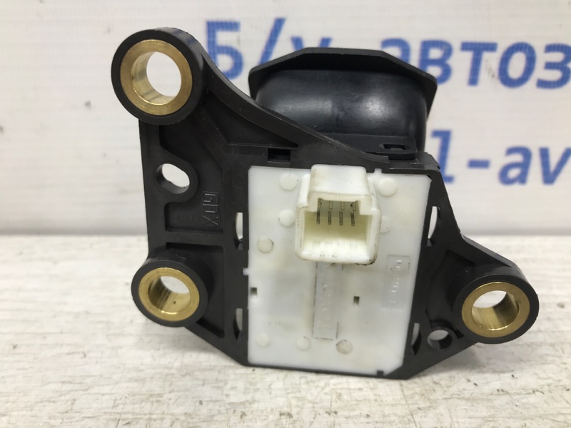 Кнопка ручника Avensis 2009-2018 T27 2.0 diesel