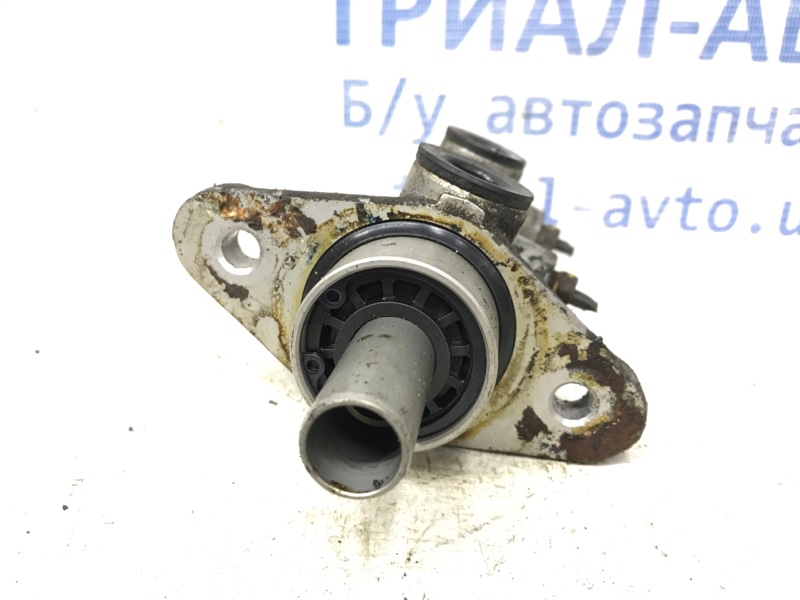Тормозной цилиндр главный Hyundai Tucson JM 2.0 diesel D4EA МКПП