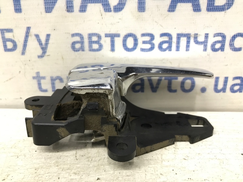 Ручка двери внутренняя правая L200 2006-2015 KB 2.5 дизель 4D56U МКПП
