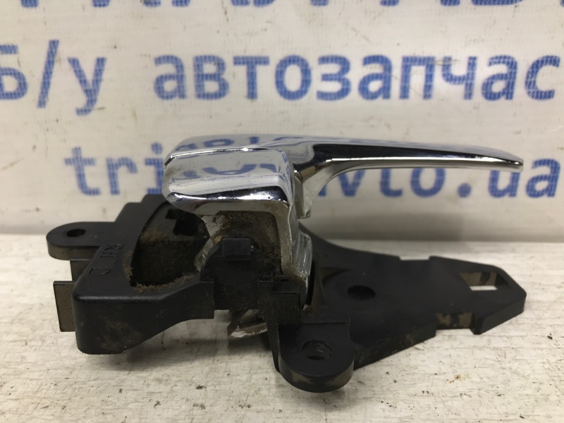 Ручка двери внутренняя правая L200 2006-2015 KB 2.5 дизель 4D56U МКПП