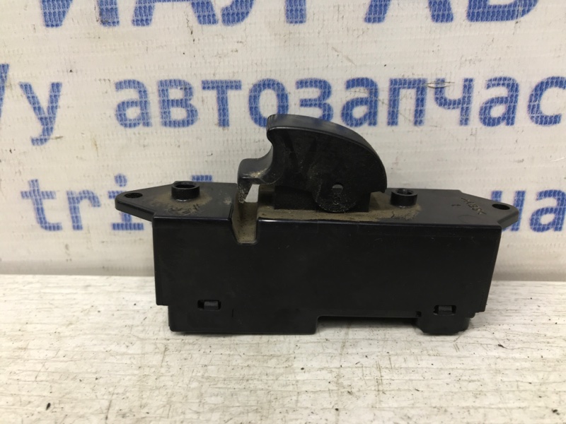Кнопка стеклоподъемника Mitsubishi L200 2006-2015 KB 2.5 дизель 4D56U МКПП MR587957 Б/У