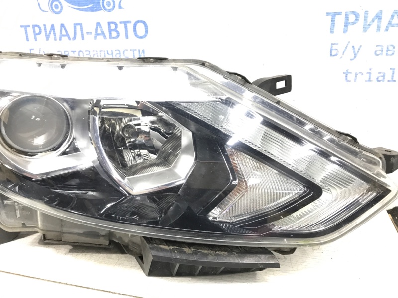 Фара правая Nissan Qashqai J11 1.2 Бензин HRA2DDT