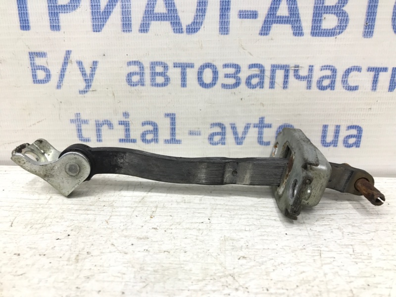 Запчасть ограничитель двери передний левый Suzuki Grand Vitara 2005-2016 JT 2.0 Бензин J20A 8181065D00 Б/У Ограничитель двери передний левый Suzuki Grand Vitara 2005-2016 JT 2.0 Бензин J20A 8181065D00 Б/У