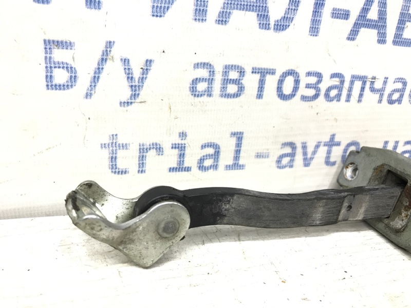 Ограничитель двери передний левый Suzuki Grand Vitara JT 2.0 Бензин J20A Ограничитель двери передний левый Suzuki Grand Vitara JT 2.0 Бензин J20A