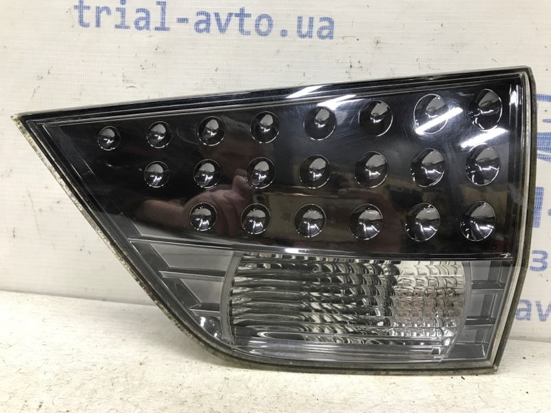 Фонарь задний внутренний правый Mitsubishi Outlander 2007-2012 XL 2.2 diesel 4N14 8331A166 Б/У