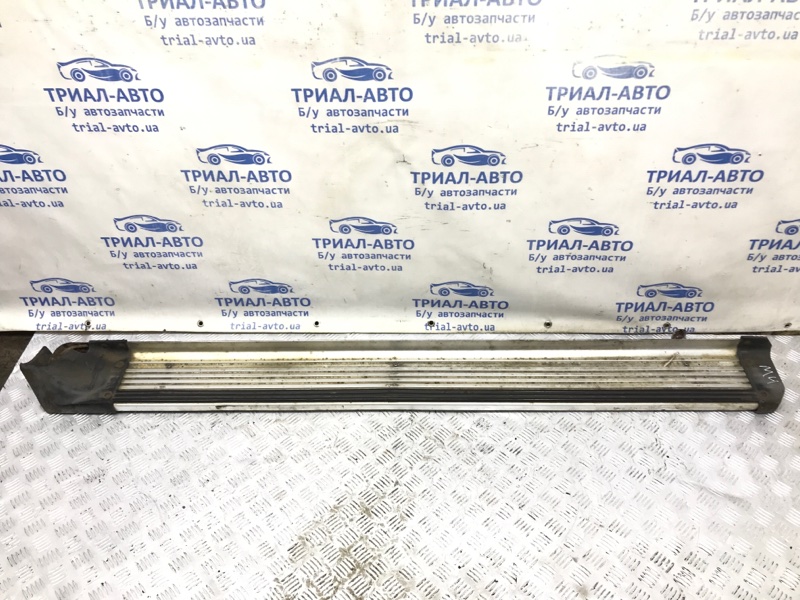 Подножка правая Mitsubishi Pajero Sport 1996-2008 K9 2.5 Diesel 4D56 МКПП MR784436 Б/У