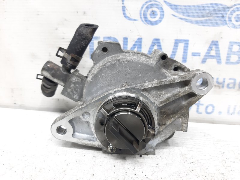 Насос вакуумный Mitsubishi Outlander 2007-2012 XL 2.2 diesel 4N14 2020A025 Б/У
