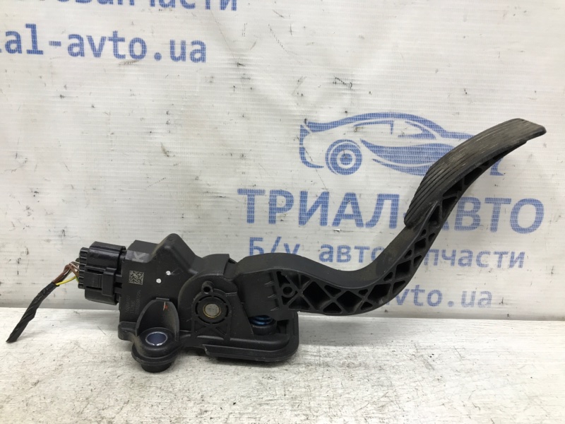 Педаль газа Mitsubishi Outlander 2007-2012 XL 2.2 diesel 4N14 MN101543 Б/У