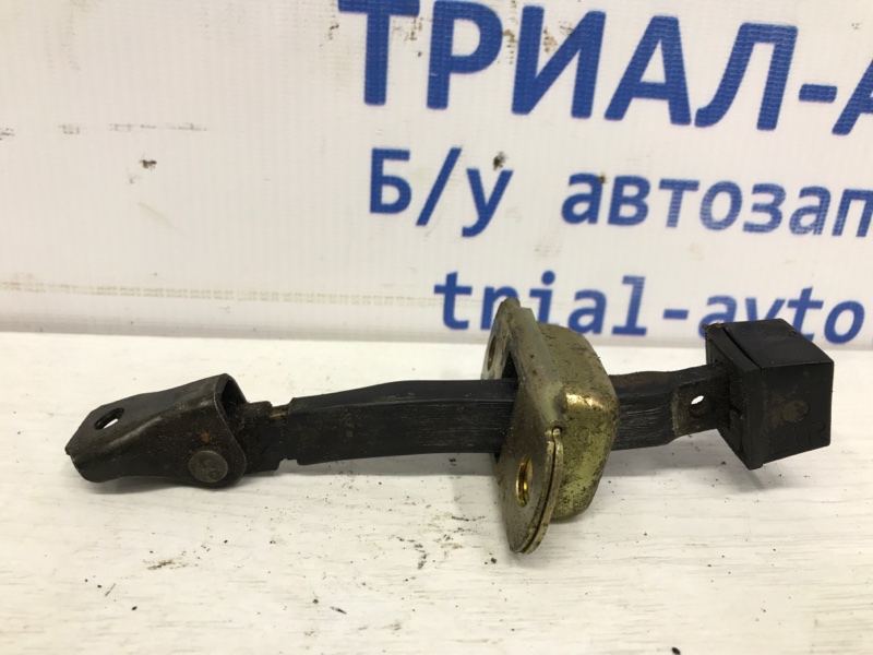 Ограничитель двери передний правый Mitsubishi Outlander 2003-2006 CU 2.4 бензин 4G69 MR526777 Б/У