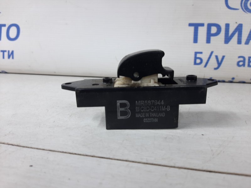Кнопка стеклоподъемника Mitsubishi ASX GA 1.8 Diesel 4N13
