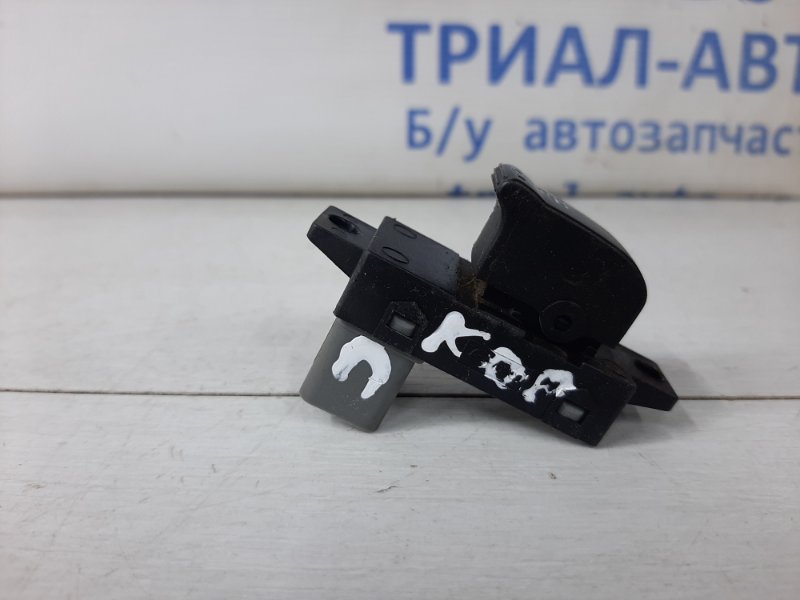 Кнопка стеклоподъемника SsangYong Korando 2010-2019 C200 2.0 diesel D20DTF 8582034000HDV Б/У