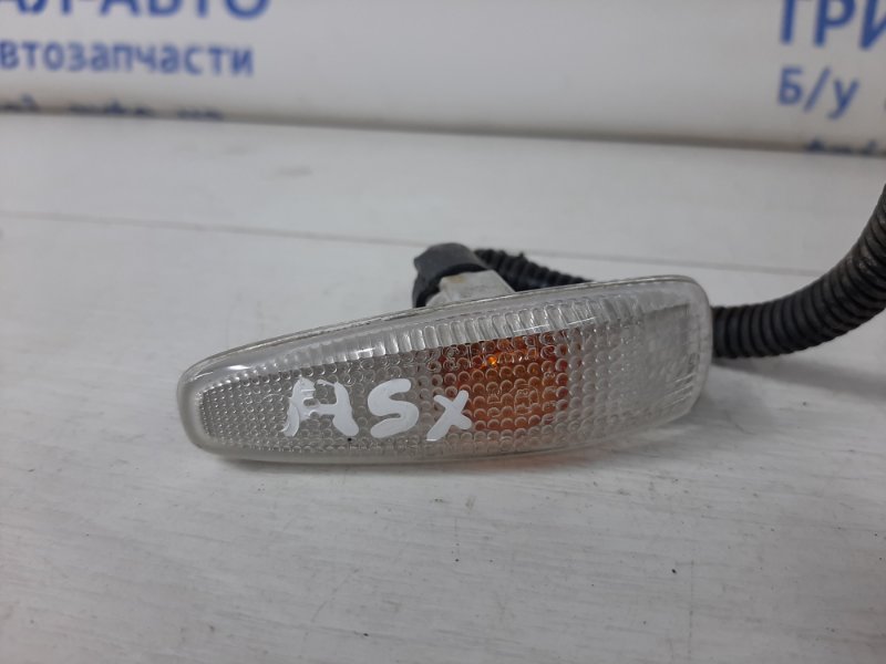 Запчасть повторитель поворотника Mitsubishi ASX 2010- GA 1.8 Diesel 4N13 8351A039 Б/У Повторитель поворотника Mitsubishi ASX 2010- GA 1.8 Diesel 4N13 8351A039 Б/У