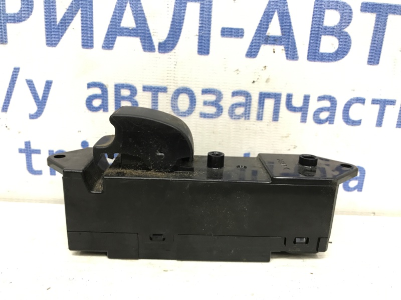 Кнопка стеклоподъемника Mitsubishi Outlander 2003-2007 CU 2.4 бензин 4G69 MR502239 Б/У