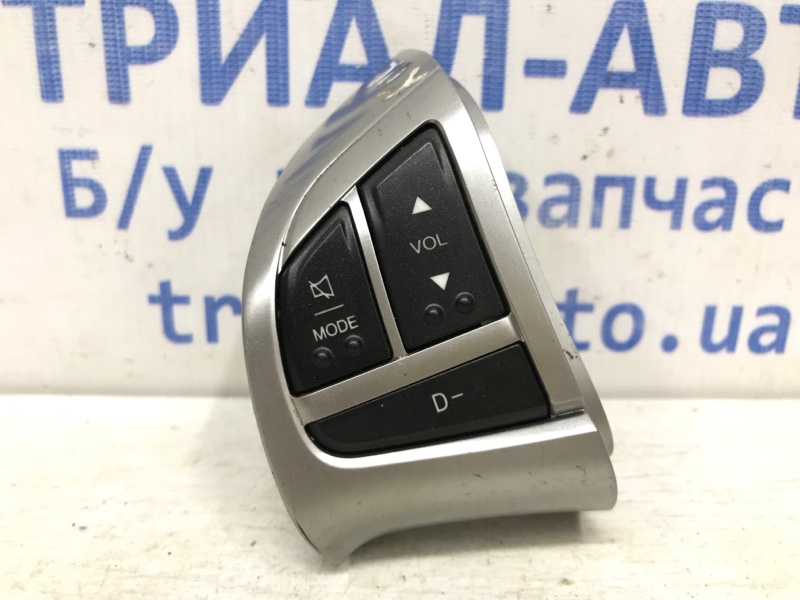 Кнопка руля SsangYong Korando 2010-2019 C200 2.0 diesel D20DTF 200008346 Б/У