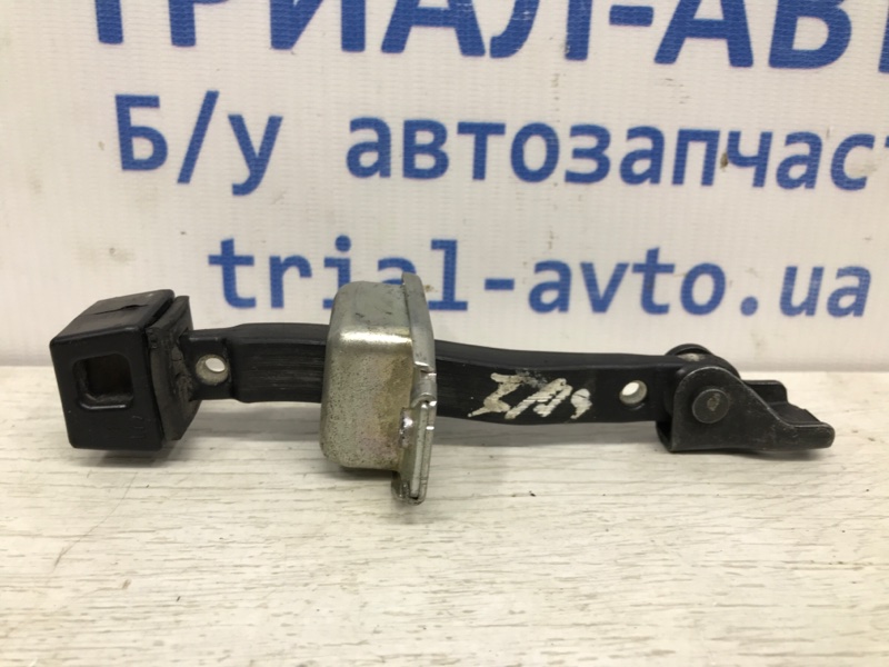 Ограничитель двери задний правый Mitsubishi Outlander 2007-2012 XL 2.2 diesel 4N14 MR473583 Б/У
