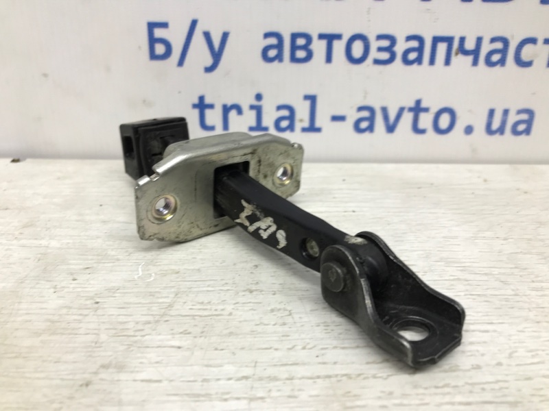 Ограничитель двери задний правый Mitsubishi Outlander XL 2.2 diesel 4N14