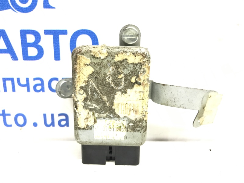 Блок управления топливным насосом Toyota Land Cruiser 1998-2007 J100 8957060140 контрактная