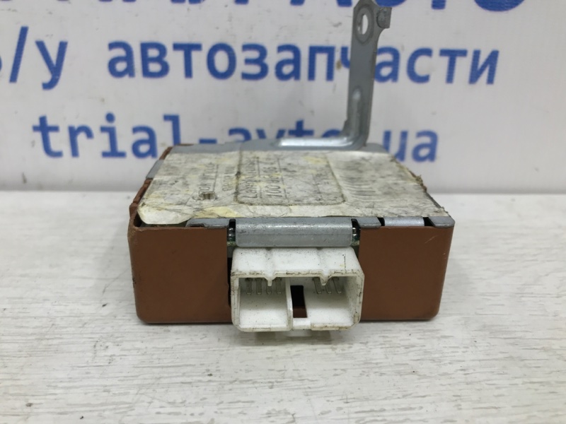 Блок управления центральным замком Land Cruiser 1998-2007 J100