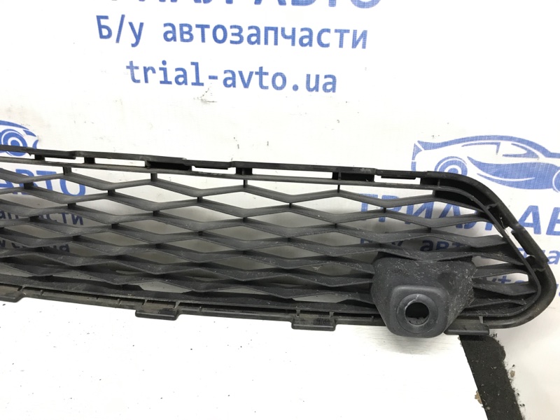 Решетка бампера центральная Nissan X-Trail T32 1.6 diesel R9M Решетка бампера центральная Nissan X-Trail T32 1.6 diesel R9M