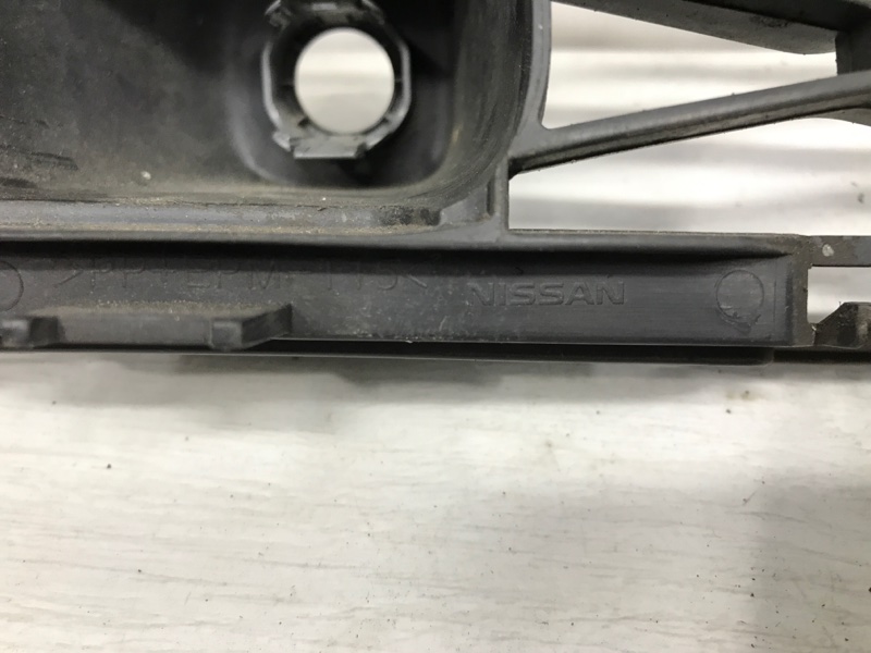 Решетка бампера центральная X-Trail 2014-2021 T32 1.6 diesel R9M Решетка бампера центральная X-Trail 2014-2021 T32 1.6 diesel R9M