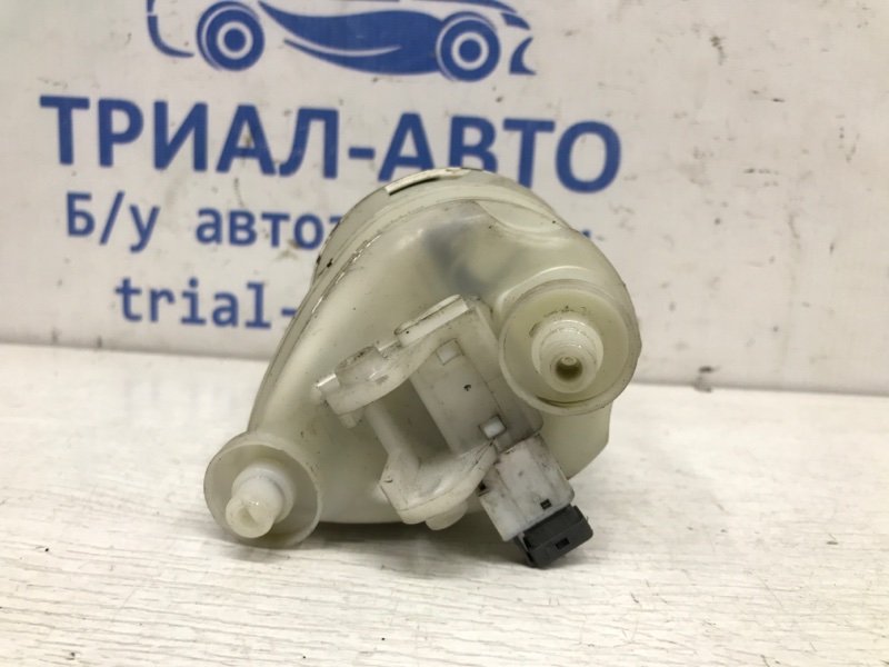 Бачок главного тормозного цилиндра L200 2006-2015 KB 2.5 дизель 4D56U МКПП