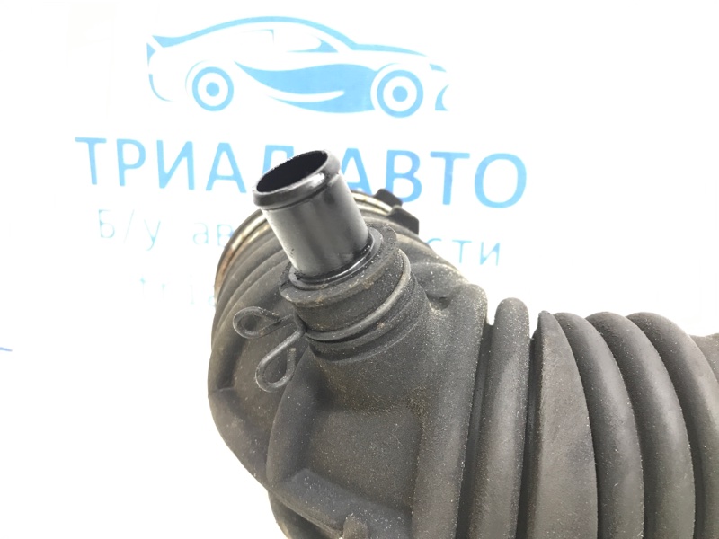 Патрубок воздушного фильтра Toyota RAV 4 A30 2.2 diesel 2ADFTV