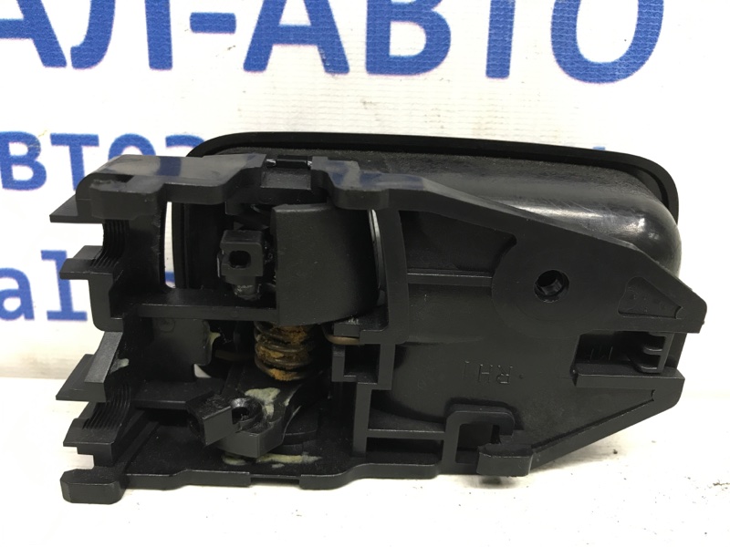 Ручка двери внутренняя правая Mitsubishi Lancer 9 1.6 бензин 4G18