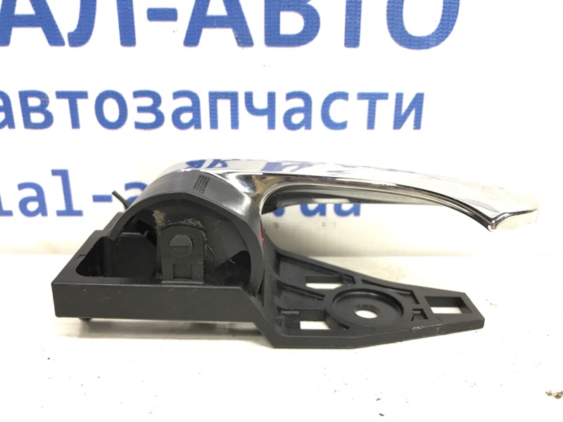 Ручка двери внутренняя правая RAV 4 2005-2012 A30 2.2 diesel 2ADFTV