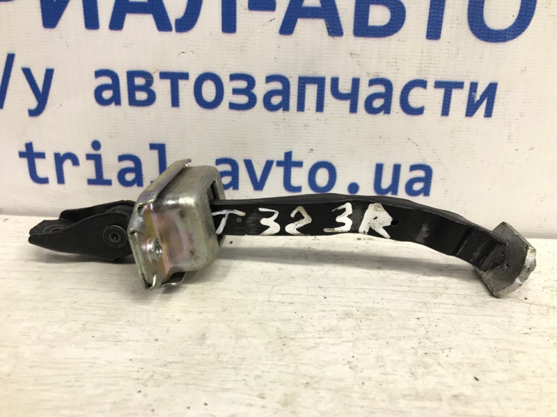 Ограничитель двери задний правый Nissan X-Trail 2014-2021 T32 1.6 diesel R9M 824304CL0A Б/У
