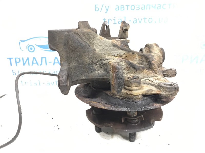 Цапфа задняя левая со ступицей Toyota RAV 4 A30 2.2 diesel 2ADFTV