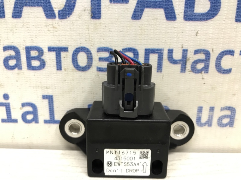 Датчик ускорения ESP Mitsubishi L200 2006-2015 KB 2.5 дизель 4D56U МКПП MN116715 Б/У