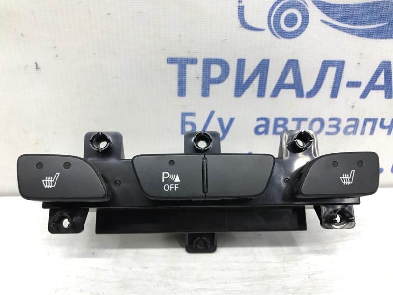 Кнопка подогрева Hyundai IX35 2010-2017 LM 2.0 diesel 933102Y100 Б/У
