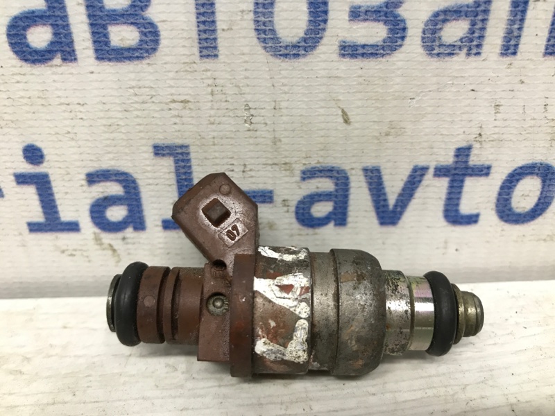Форсунка топливная Chevrolet Lacetti 2004-2013 J200 1.8 96332261 Б/У