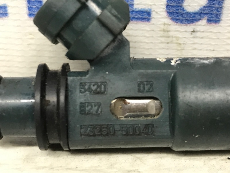 Форсунка топливная Toyota Land Cruiser J100 4.7