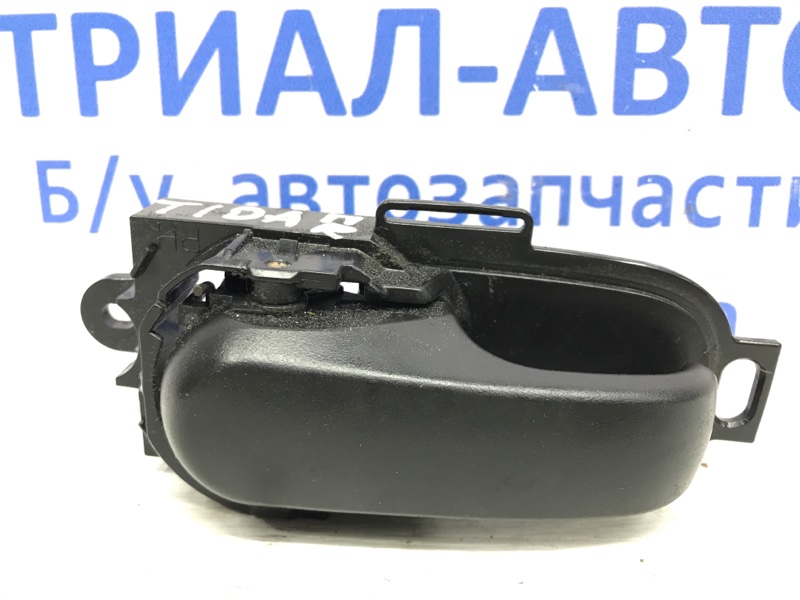Ручка двери внутренняя правая Nissan Tiida 2004-2014 C11 1.6 Бензин HR16 МКПП 80670EM00A Б/У