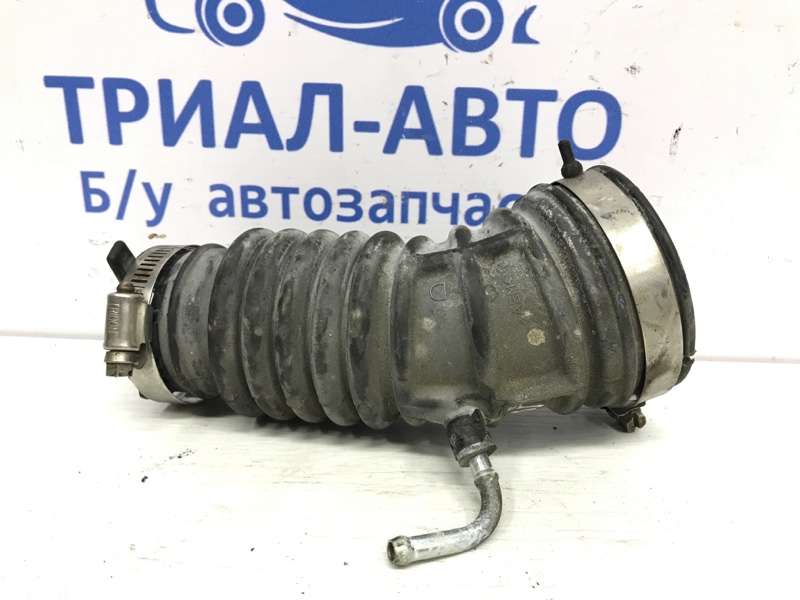 Патрубок воздушного фильтра Nissan Juke 2010-2019 F15 1.6 turbo MR16DDT 165761KK0A Б/У